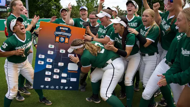 Softball Advances to Championship 2026