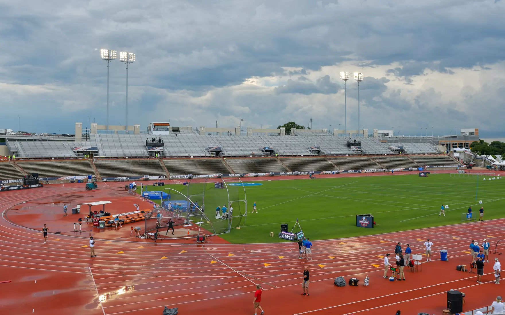High-quality prints and images from the meet are available for purchase at usctrojans.com/photos.