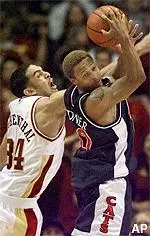 USC's David Bluthenthal tries to swipe the ball away from Arizona's Jason Gardner during Saturday's victory.