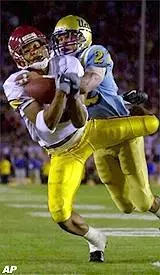 Kareem Kelly hauls in touchdown as UCLA's Joe Hunter defends in the second quarter.