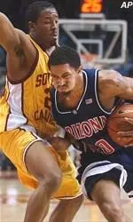 Derrick Craven defends Salim Stoudamire in the Wildcats' 81-72 victory.