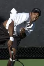 Prakash Amritraj fought for a 7-6, 4-6, 10-8 victory over Cal's John Paul Fruttero.