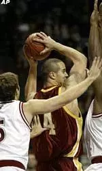 Washington State's Chris Schlatter, left, and Ezenwa Ukeagu, right, pressure Southern California's Gregg Guenther Jr. during the first half.