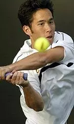 Drew Hoskins kicked off singles play with a 6-0, 6-1 win at No. 6.