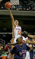Southern California's Daniel Hackett (11) puts up the ball over teammate Abdoulaye N'Diaye and Loyola Marymount's Brandon Worthy (0). (AP Photo)