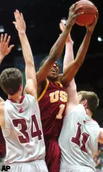 Nick Young, center, splits Washington State defenders Robbie Cowgill, left, and Aron Baynes. (AP Photo/Joe Barrentine)