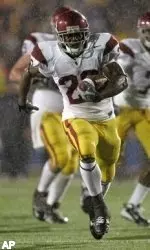 Running back Chauncey Washington breaks through for a 36-yard touchdown against California in the first half. (AP)