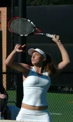 Amanda Fink won her sixth straight match and holds a 22-5 overall singles record.