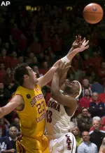 Keith Wilkinson blocks the shot of Arizona's Nic Wise. (AP Photo/John Miller)
