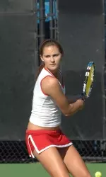 Lyndsay Kinstler grabbed a doubles win and a straight-set singles victory for the Trojans today.