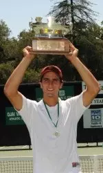 Robert Farah is the 2010 Pac-10 Singles and Doubles Champion.