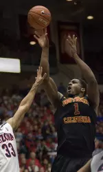 Southern California's Alex Stepheson (1) shoots over Arizona's Jesse Perry (33) in the first half.