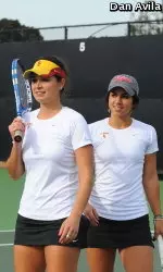 Valeria Pulido and Zoë Scandalis are 12-4 in doubles together this season.