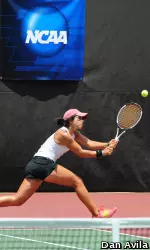 Zoe Scandalis is one of two USC freshmen to get wins in their first NCAA singles appearance.