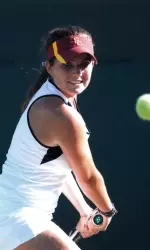 Freshman Zoë Katz is going strong in singles and doubles out at the ITA Regionals.