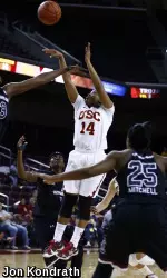 Ariya Crook scored 16 points versus South Carolina.