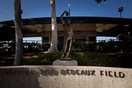 Rod Dedeaux Statu