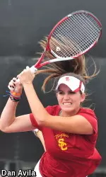 Zoë Katz and Brynn Boren grabbed the first win of the day for USC on the No. 3 doubles court.