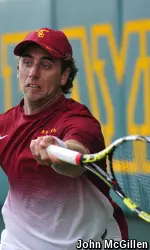 Roberto Quiroz delivered a smooth straight-set win to move into tomorrow's singles Round of 32.