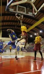 Nikola Jovanovic cheers on Julian Jacobs as he dunks against the Ferentino All-Stars.
