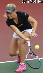USC's Gabby Smith secured her singles match with a decisive score of 6-3, 6-3 to push the Trojans into the lead.