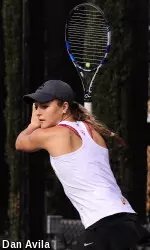 USC's No. 85 Gabby Smith clinched the match for the Trojans with her 6-3, 6-3 victory.