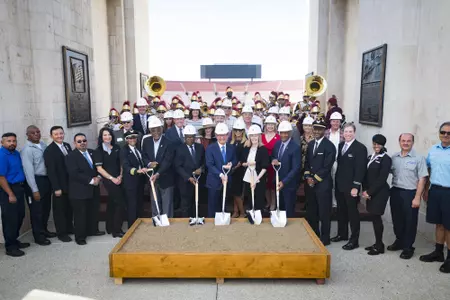 USC partners with United Airlines to renovate the Los Angeles Memorial Coliseum.