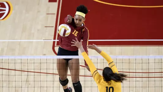 Khalia Lanier attacks from behind the 10-foot line.