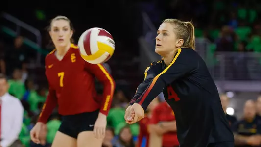 Victoria Garrick passes a ball