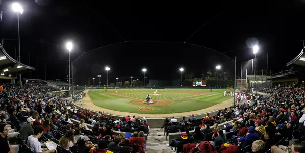 Dedeaux Field, crowd
