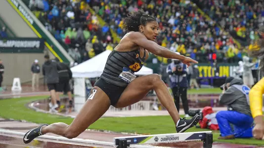 Anna Cockrell in the NCAA 400m H final