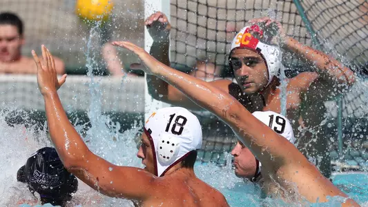 USC defense shuts down an attacker