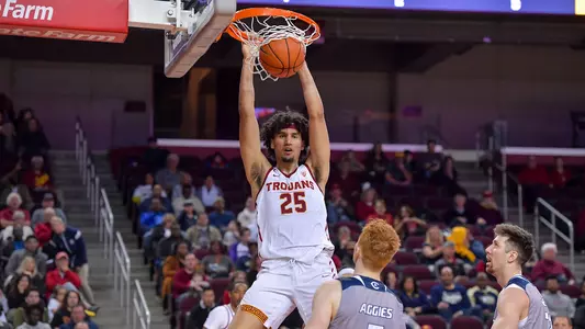 USC Trojans forward Bennie Boatwright dunks vs. UC Davis Aggies