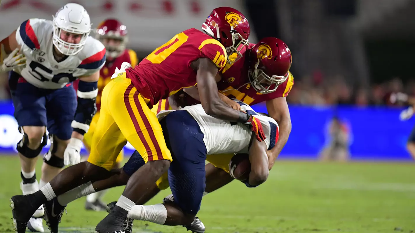 USC Trojans linebackers John Houston Jr. and Marloun Tuipulotu vs. Arizona Wildcats