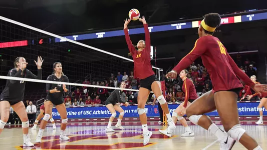 Raquel Lázaro setting at Galen Center