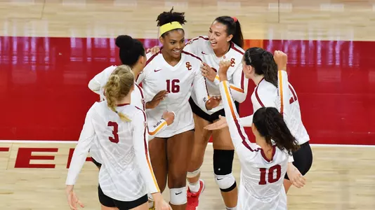 Khalia Lanier group huddle