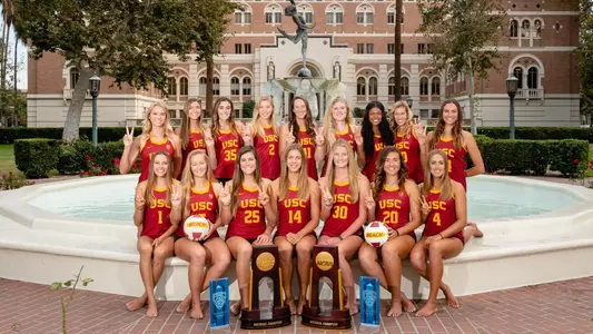 2019 USC beach volleyball team photo