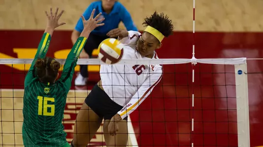 Khalia Lanier attacks down the line