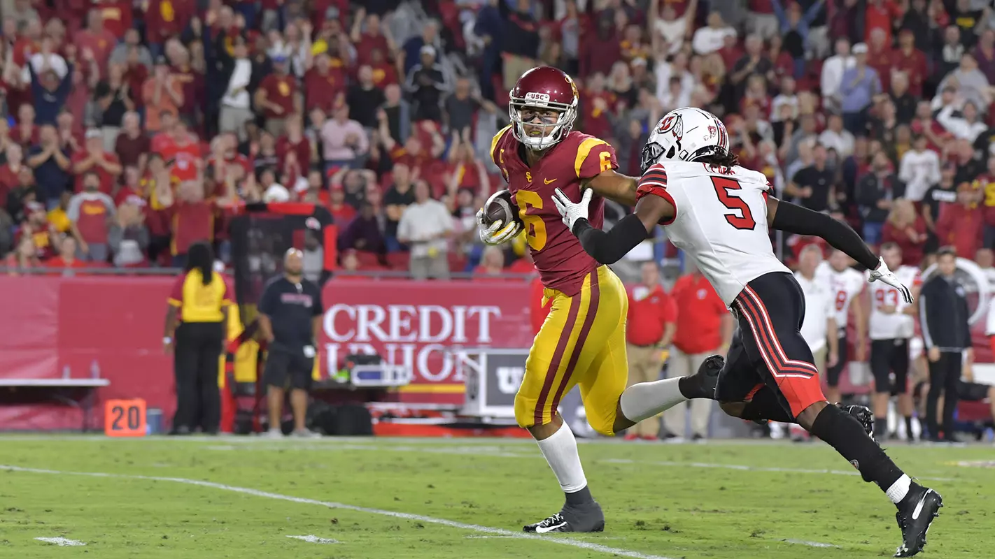 USC Trojans receiver Michael Pittman Jr. stiff-arms vs. Utah Utes