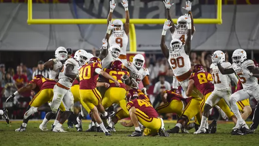 USC Trojans Chase McGrath kicks game-winning field goal vs. Texas Longhorns