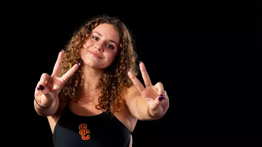 Caroline Famous - USC Trojan's Women's Swimming and Diving