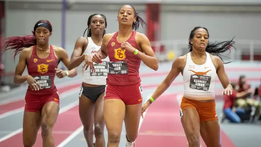 Bailey Lear wins 400m