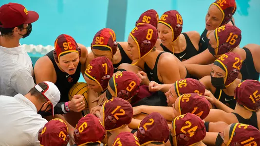 USC huddles up for a pregame cheer at Uytengsu Aquatics Center