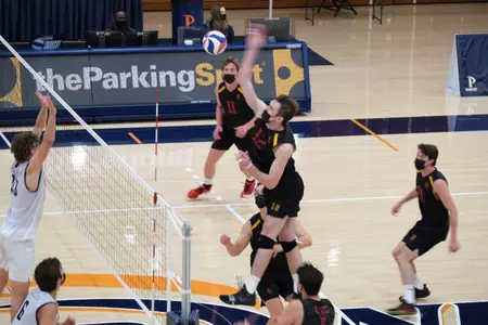 Danny Sutton Farrell attacks at Pepperdine