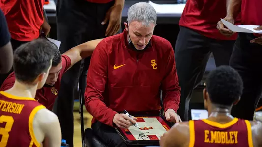 Andy Enfield in huddle