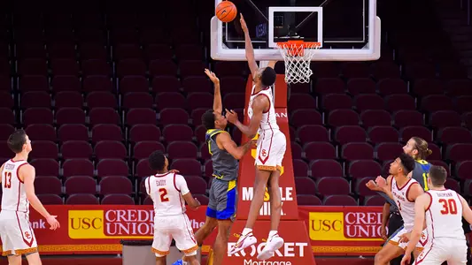 USC Trojans Basketball forward Evan Mobley blocks UC Riverside Highlanders