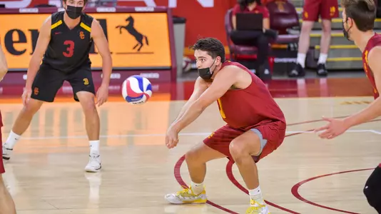 Brandon Browning passes the ball from the backrow.