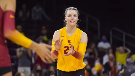 Shannon Scully claps