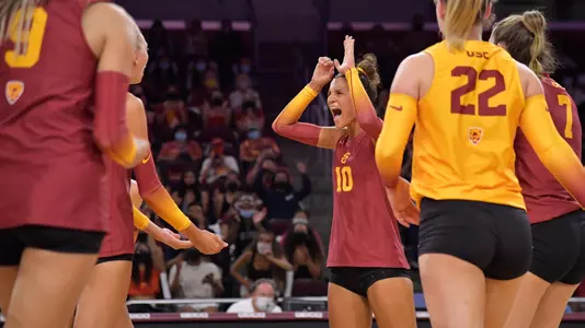 Raquel Lázaro celebrates a point