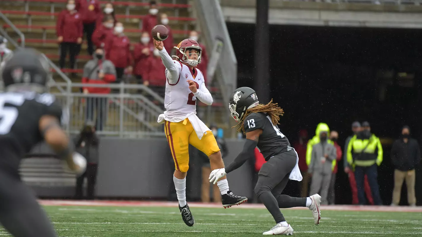 USC Trojans Football quarterback Jaxson Dart passes against Washington State Cougars